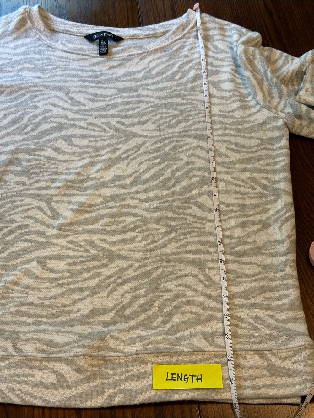 Ellen Tracy Cozy Grey Zebra-Print Women's Sweater size LG - Picture 10 of 10